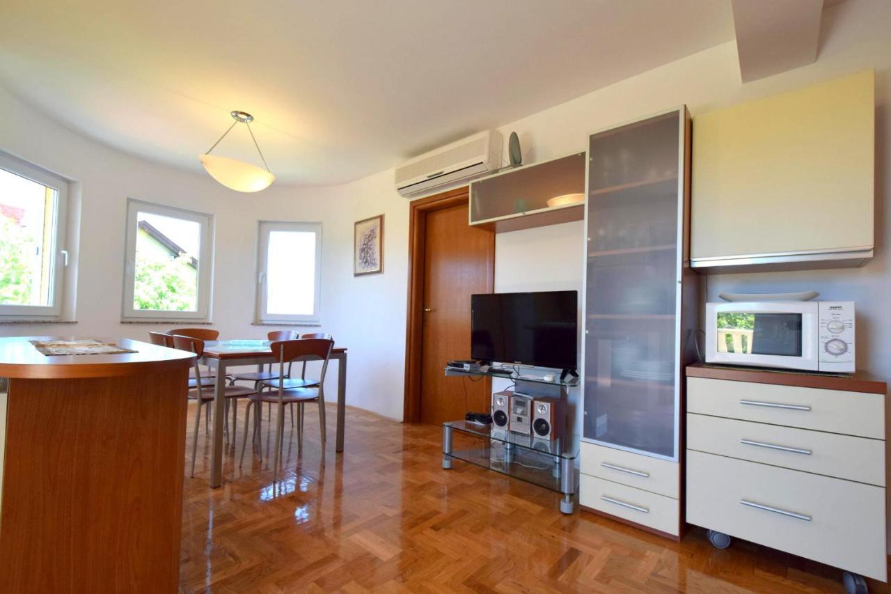 Apartment Mirela Malinska Kültér fotó